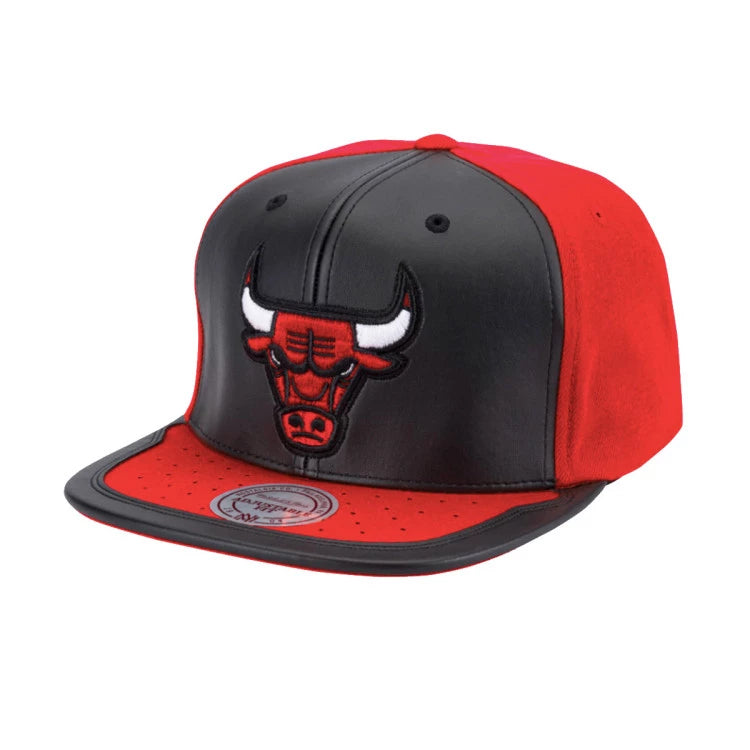 GORRA MITCHELL & NESS BLACK-RED NBA DE CHICAGO BULLS